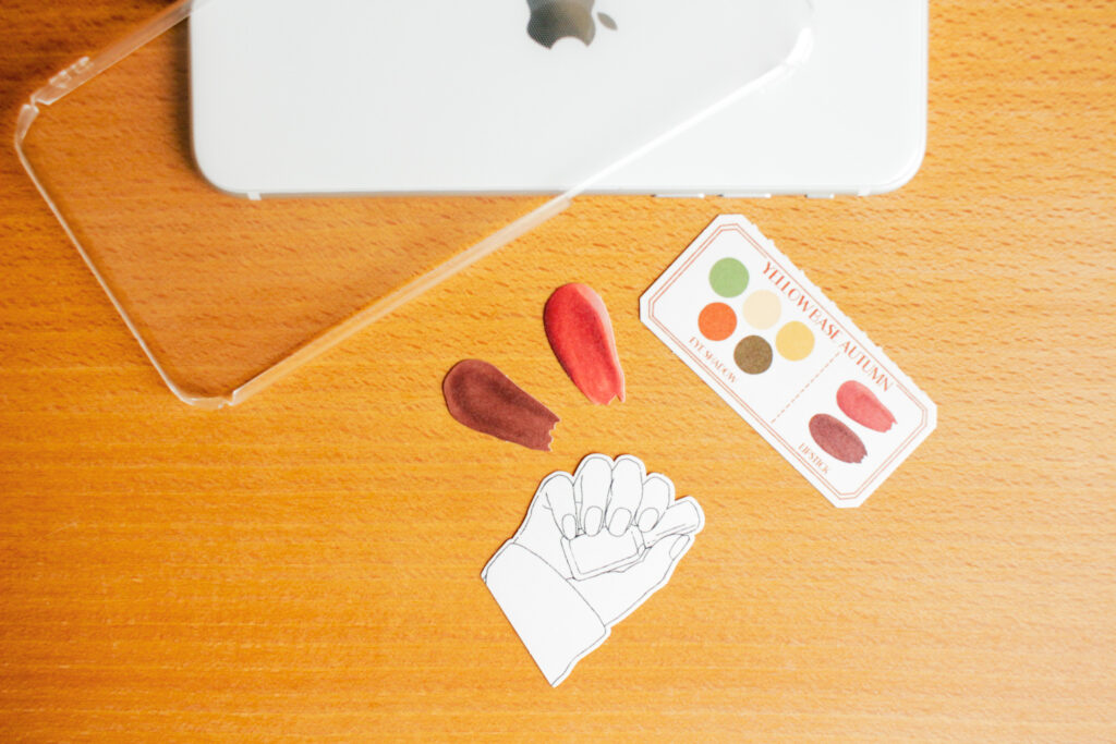 スマホにステッカーを挟むのはダサい?メリット・デメリットについても調査